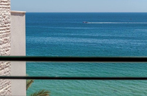 Sesimbra Apartment | T2 First line from the beach
