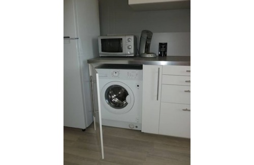 Gemenos Apartment | T2 les Cigales Tout Équipé au 1er Étage, Gite LES Cigales