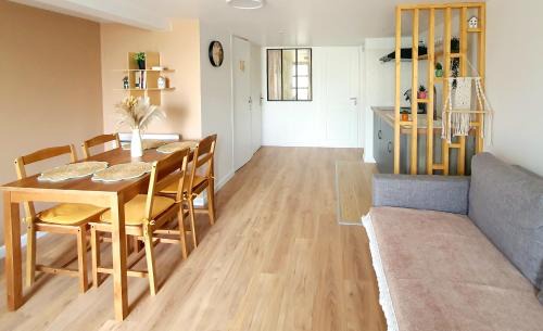 Irigny Apartment | T2 NEUF indépendant - 8min de Lyon - Parking privé -Terrasse