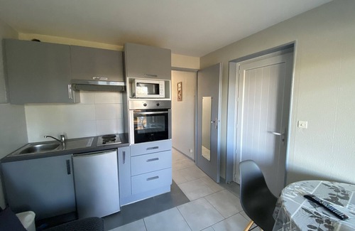 La Roche-Posay Apartment | T2 with Terrace 100m from Spa, WI-FI