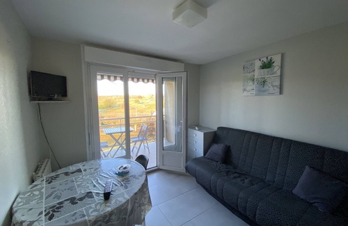 La Roche-Posay Apartment | T2 with Terrace 100m from Spa, WI-FI