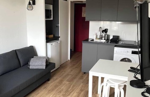 Bussy-Saint-Georges Apartment | T2D Apartment - Suite BLG near Disneyland Paris