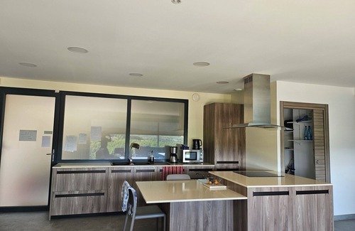 Vienne Condo | T3 à 2 pas du Centre-ville Piscine et Jacuzzi Privé Normes PMR