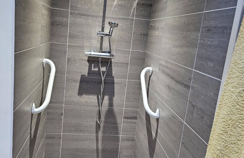 Vienne Condo | T3 à 2 pas du Centre-ville Piscine et Jacuzzi Privé Normes PMR
