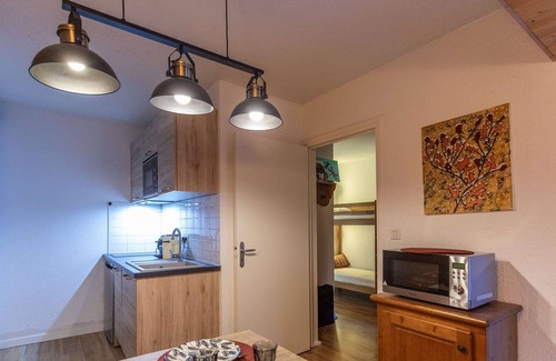 Cauterets Apartment | T3 Apartment with Terrace, Garden, and Pools in Cauterets