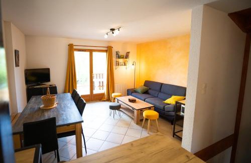 Embrun Apartment | T3 au Plan d’eau d’Embrun avec Garage et Terrasse