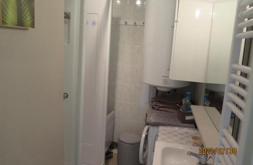 Sainte-Cecile-Plage Apartment | T3 avec balcon plein sud en bord de mer – 50 ml .2 chambres tout confort, équipé de chauffage électrique pour période hivernale,