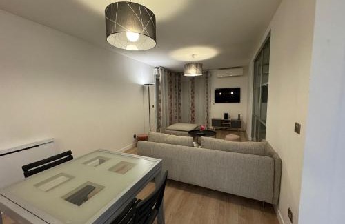 Decines-Charpieu Apartment | T3 duplex terrasse-parking Groupama Stadium LDLCArena