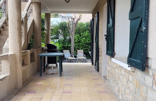 Saint-Cyr-sur-Mer Apartment | T3, terrace, garden, parking 80 m from the beach