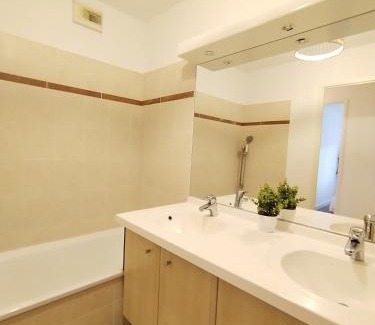 Grenade-sur-Garonne Apartment | T4 spacieux+2 terrasse vue sur picine+parking gratuit