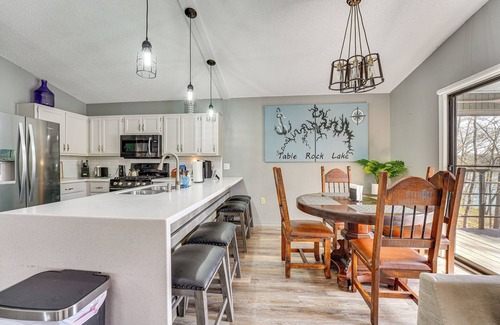 Golden House | Table Rock Lake Home w/Lake Access & Views