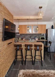 Gabalfa Apartment | Taff Cottage - Stylish getaway by River Taff with free parking