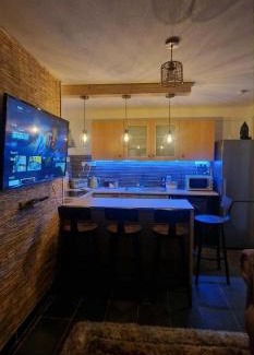 Gabalfa Apartment | Taff Cottage - Stylish getaway by River Taff with free parking