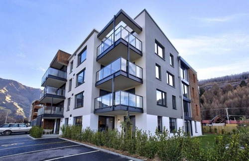 Arthur's Point Apartment | Taha Apartment @ the base of Coronet Peak