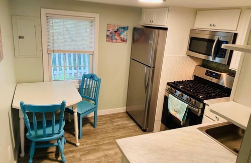 Plymouth House | Tahiti*sleeps 5*near beach*fire pit*outdoor shower*grill