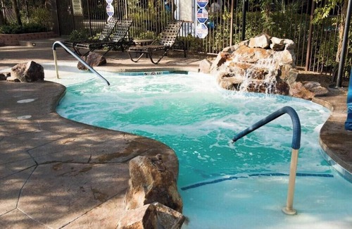 Las Vegas Condo | Tahiti Village 1BR Condo