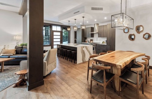 Stateline Condo | TAHOE BEACH CLUB! 3bd 2ba. Garage, AC Patio Restaurant, AC. Dock pool spa option