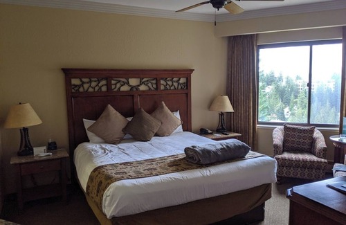 Tahoe Village Resort | Tahoe Ridge A Beautiful Holiday Inn Resort With Stunning Views of Nevada Mts