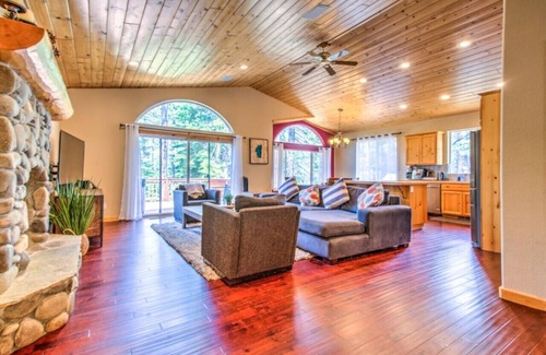 Pioneer Trail House | Tahoe Tranquility - Dogs + Hot tub + Ping Pong