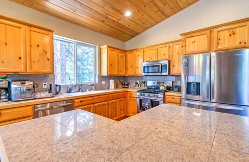 Pioneer Trail House | Tahoe Tranquility - Dogs + Hot tub + Ping Pong
