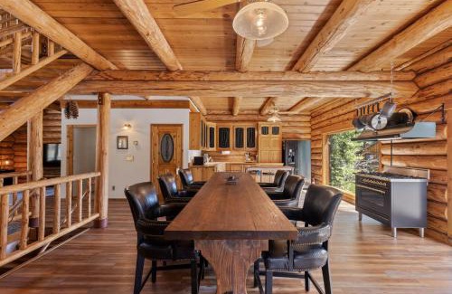 Kings Beach House | Tahoe Wanderer - 3 BR Luxury Log Cabin with Additional Loft, Private Hot Tub