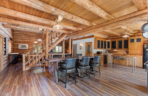 Kings Beach House | Tahoe Wanderer - 3 BR Luxury Log Cabin with Additional Loft, Private Hot Tub