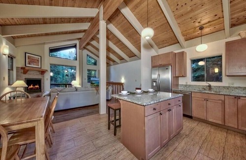 McKinney Estates House | Tahoma Treehouse in Tahoma