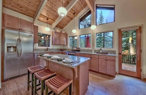 McKinney Estates House | Tahoma Treehouse in Tahoma