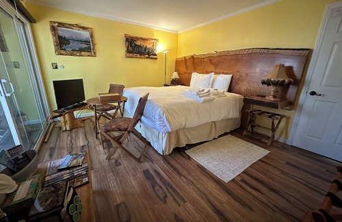 Carnelian Woods Bed & Breakfast | TaHome: Cozy, Private 2BR Hotel-Style Suite Nestled in Nature next to Lake Tahoe
