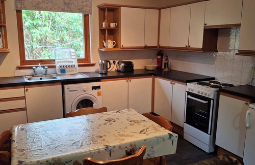 Morar Cottage | TAIGH NA TALIA - 2 SANDHOLM, family friendly in Mallaig