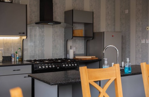 Oban House | Taigh Oban - sleeps 7 guests in 4 bedrooms