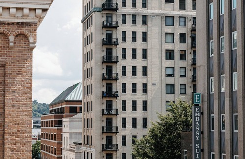 Downtown Knoxville Apartment | Tailor Loft Penthouse | Downtown w/Rooftop Deck
