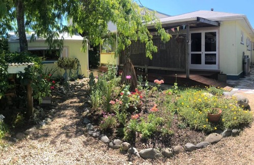 Takaka House | Takaka Townhouse with Hundertwasser Fence