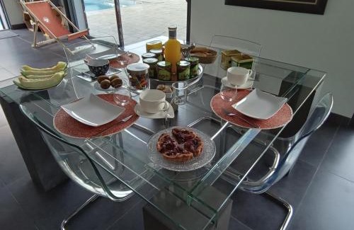 Manosque Bed & Breakfast | TAKAMAKA