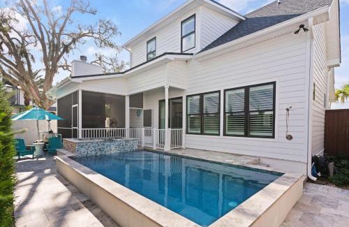 King City House | Take It Easy - 104 Gould Street