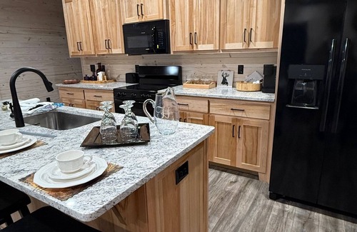 Grant Cabin | TAKE IT EASY Fishing Cabin. Large enclosed bay for storing the boat.