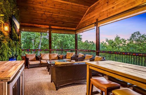 Gatlinburg - Pigeon Forge House | Take Me Down to "Bearadise City", a Luxurious 4 BR Cabin Nestled in the Cobbly Knob Resort!