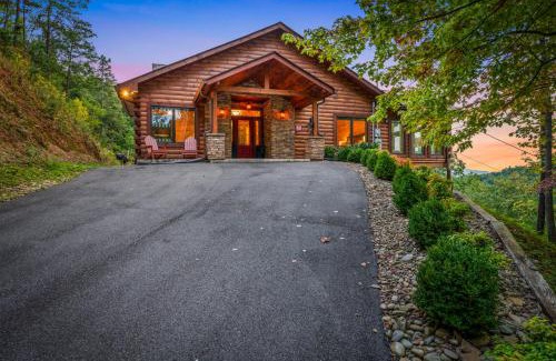 Gatlinburg - Pigeon Forge House | Take Me Down to "Bearadise City", a Luxurious 4 BR Cabin Nestled in the Cobbly Knob Resort!