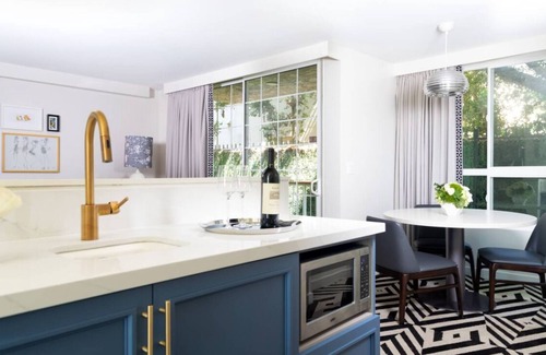 Norma Triangle Hotel | Take Pleasure in Los Angeles! 2 Modern Units! Striking City Views, Rooftop Pool!