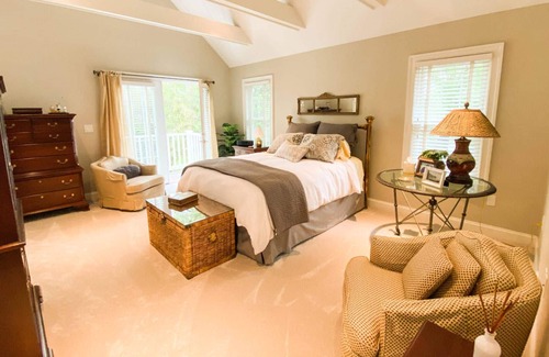 Eastport House | Take your Leave of Absence around gardens with driveway parking
