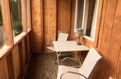 Susitna North Cabin | Talkeetna Wilderness Lodge - Studio Cabin #2 – Queen Bed
