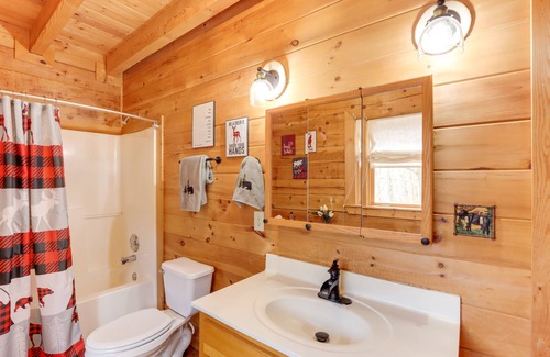 Jasper Cabin | Talking Rock Cabin Rental w/ Gas Grill & Fire Pit!