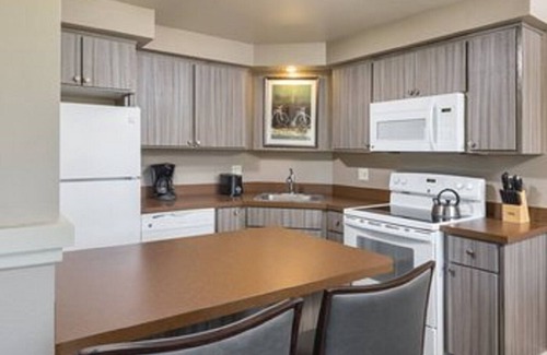 Redmond House | Tall mountains, deep rivers, beautiful vistas!