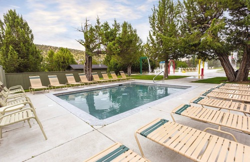 Redmond House | Tall mountains, deep rivers, beautiful vistas!