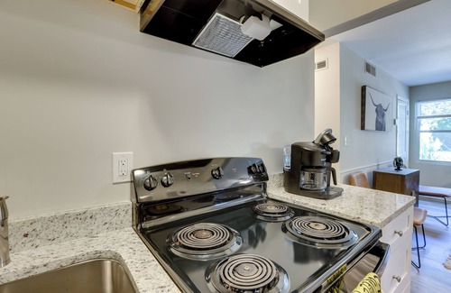 Talladega Apartment | Talladega Apartment ~ 14 Mi to Superspeedway!