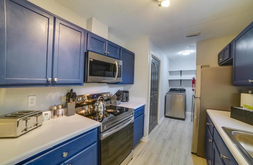 Tallahassee House | Tallahassee Home with Private Deck 4 Mi to Downtown