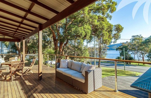 Elizabeth Beach House | Tallowood - Pacific Palms Holidays