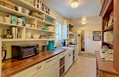 Lakemont Cottage | Tallulah Falls Cabin: location, location. location