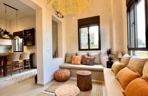 Haifa Apartment | Talpiot Market Stylish Patio Duplex by Sea N' Rent