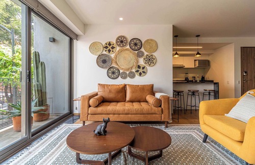 Hipodromo Condesa Apartment | Taman by Kukun Summar